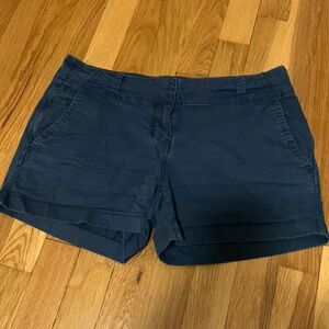 Vineyard Vines navy blue shorts